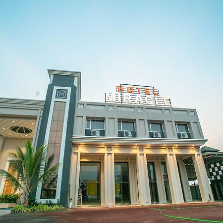 Hotel Miracle 2Km From Mahakal Temple 乌贾因 外观 照片
