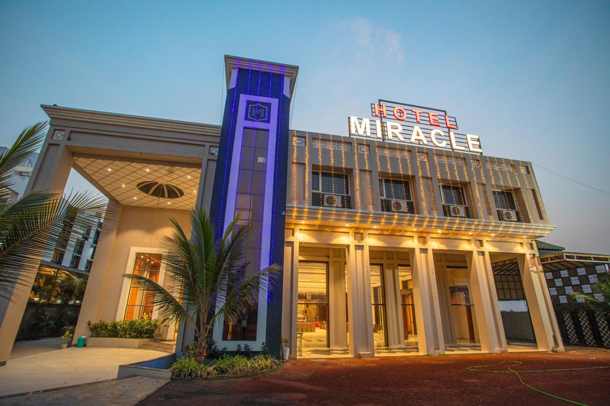 Hotel Miracle 2Km From Mahakal Temple 乌贾因 外观 照片