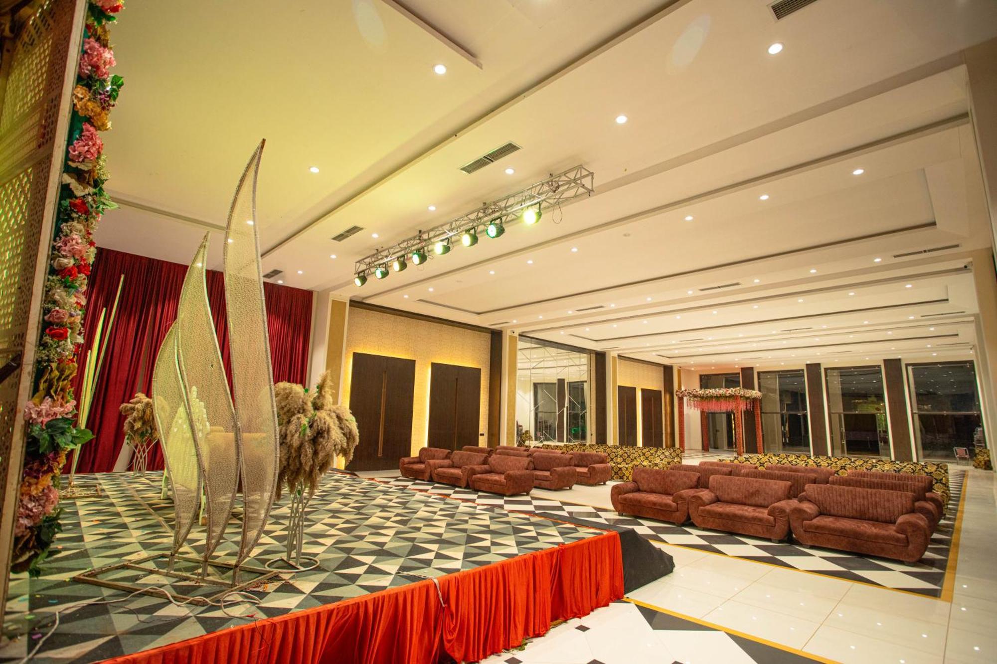 Hotel Miracle 2Km From Mahakal Temple 乌贾因 外观 照片