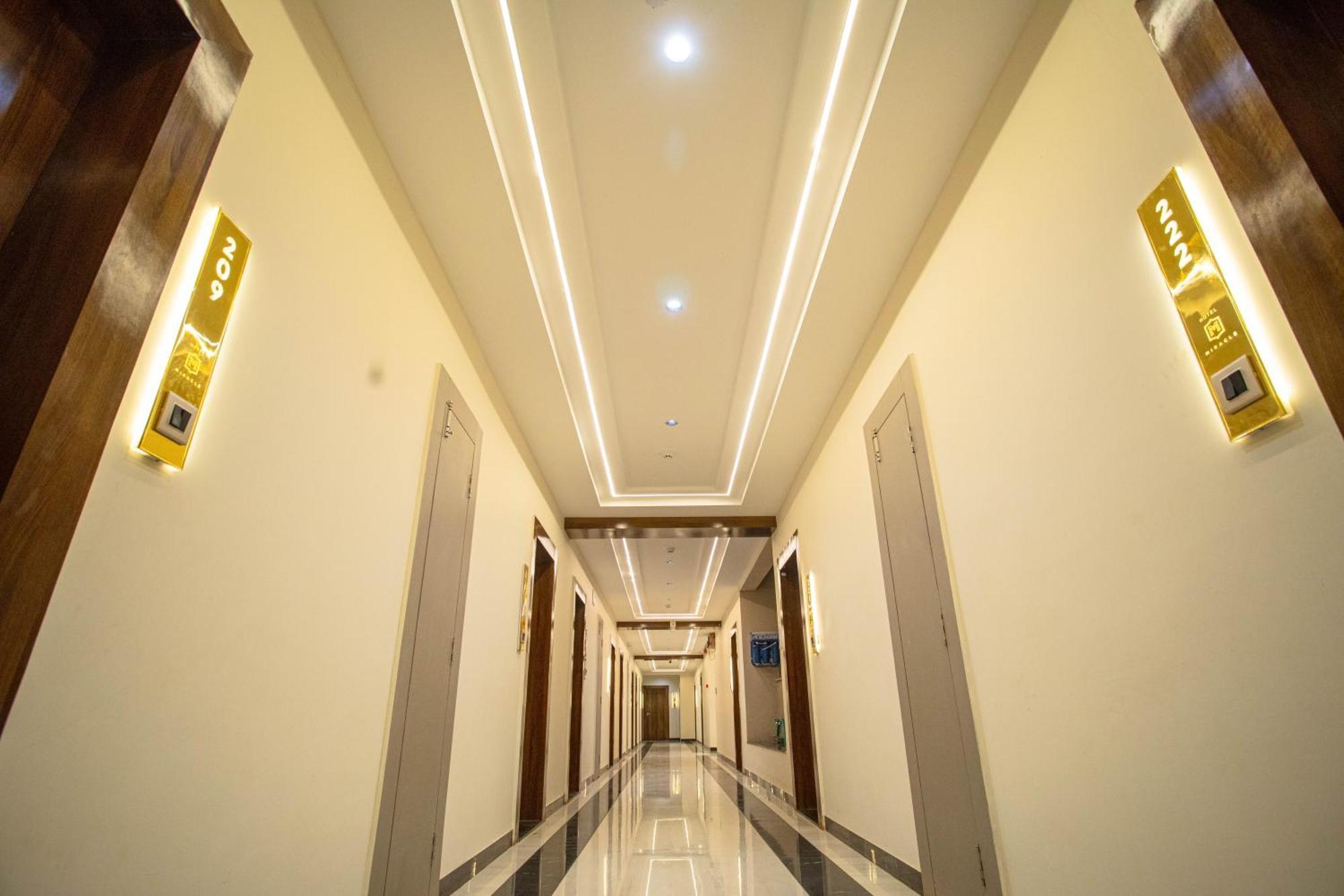 Hotel Miracle 2Km From Mahakal Temple 乌贾因 外观 照片