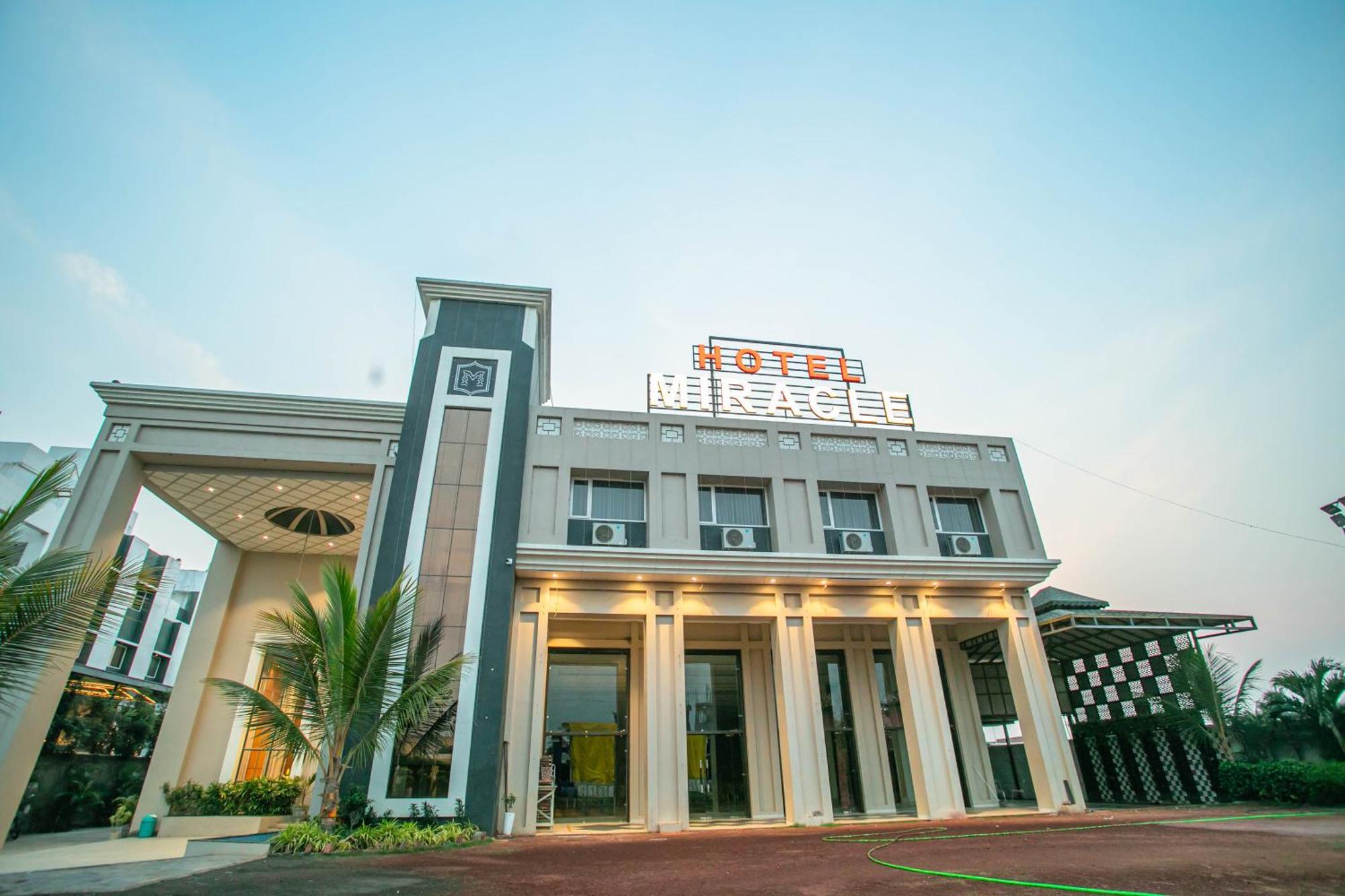 Hotel Miracle 2Km From Mahakal Temple 乌贾因 外观 照片