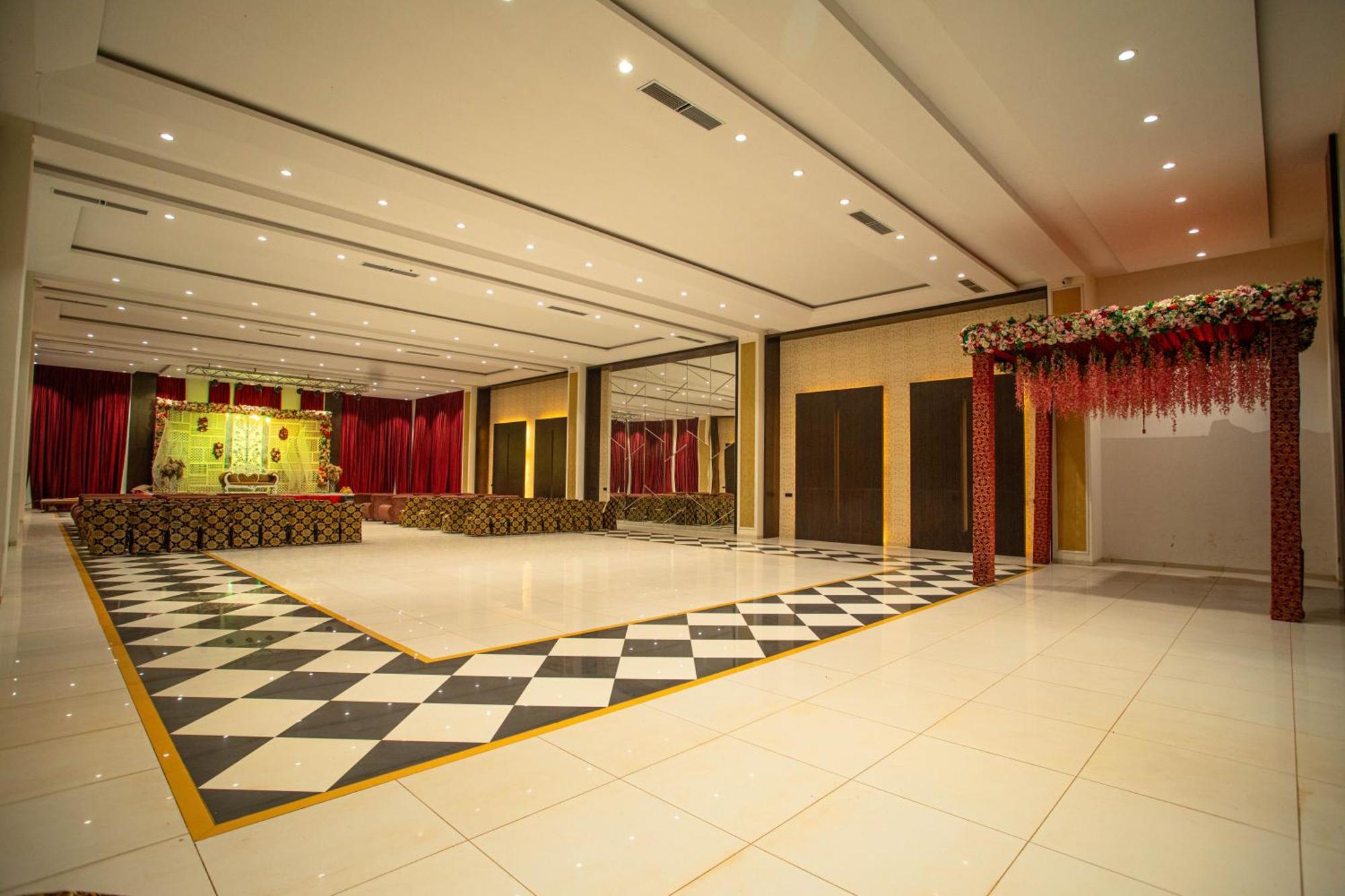 Hotel Miracle 2Km From Mahakal Temple 乌贾因 外观 照片