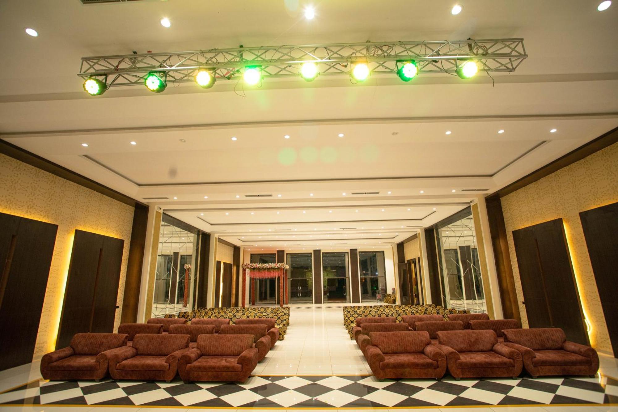 Hotel Miracle 2Km From Mahakal Temple 乌贾因 外观 照片
