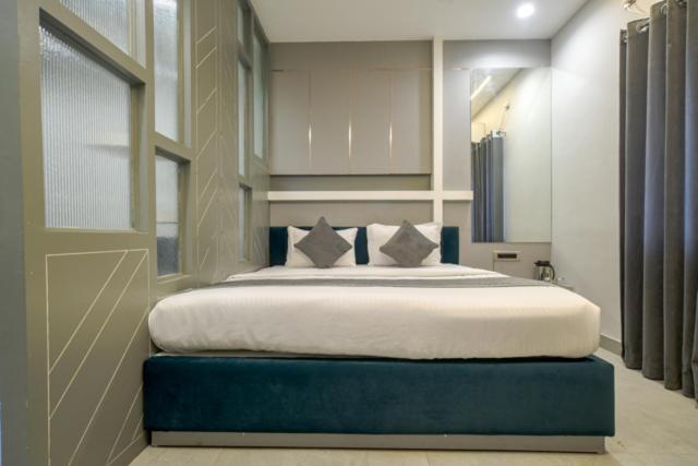 Hotel Miracle 2Km From Mahakal Temple 乌贾因 外观 照片