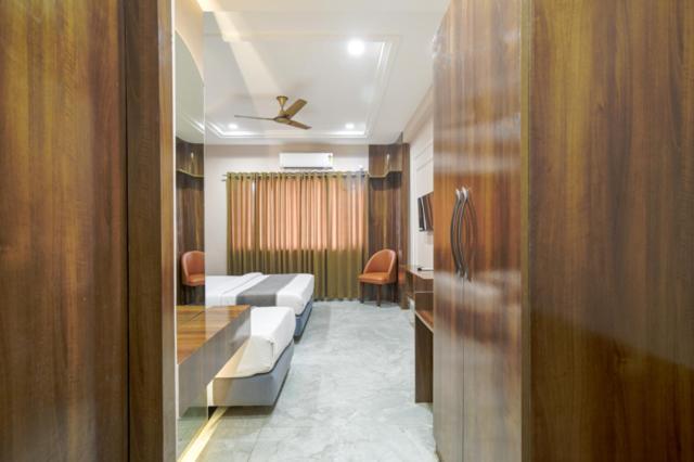 Hotel Miracle 2Km From Mahakal Temple 乌贾因 外观 照片