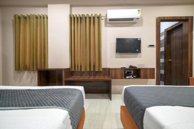 Hotel Miracle 2Km From Mahakal Temple 乌贾因 外观 照片