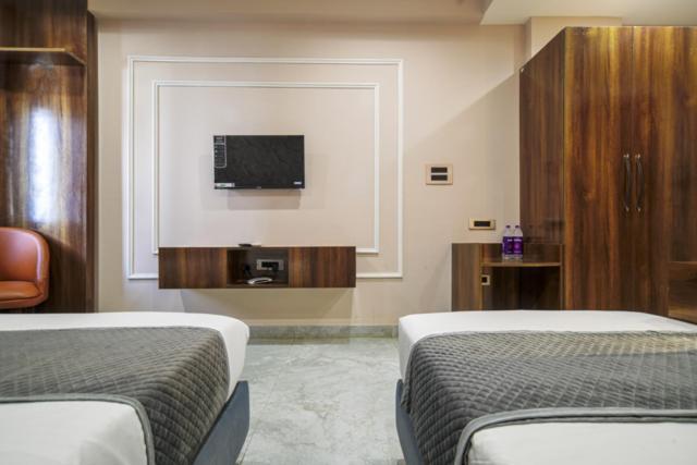 Hotel Miracle 2Km From Mahakal Temple 乌贾因 外观 照片