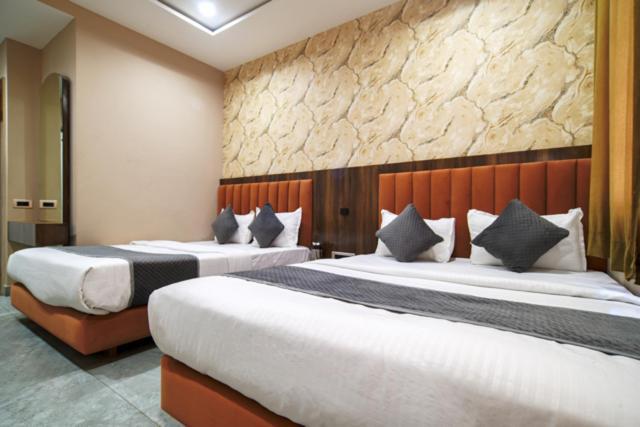 Hotel Miracle 2Km From Mahakal Temple 乌贾因 外观 照片