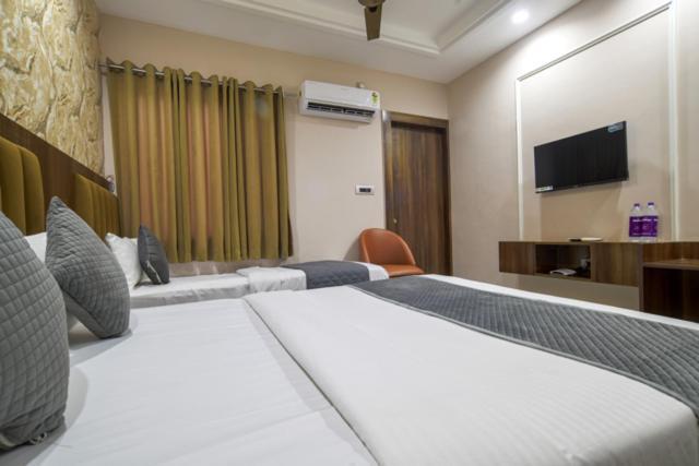 Hotel Miracle 2Km From Mahakal Temple 乌贾因 外观 照片