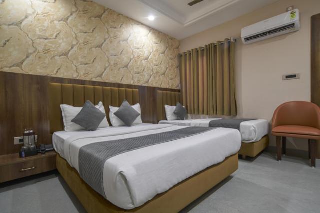 Hotel Miracle 2Km From Mahakal Temple 乌贾因 外观 照片