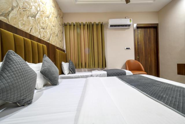 Hotel Miracle 2Km From Mahakal Temple 乌贾因 外观 照片