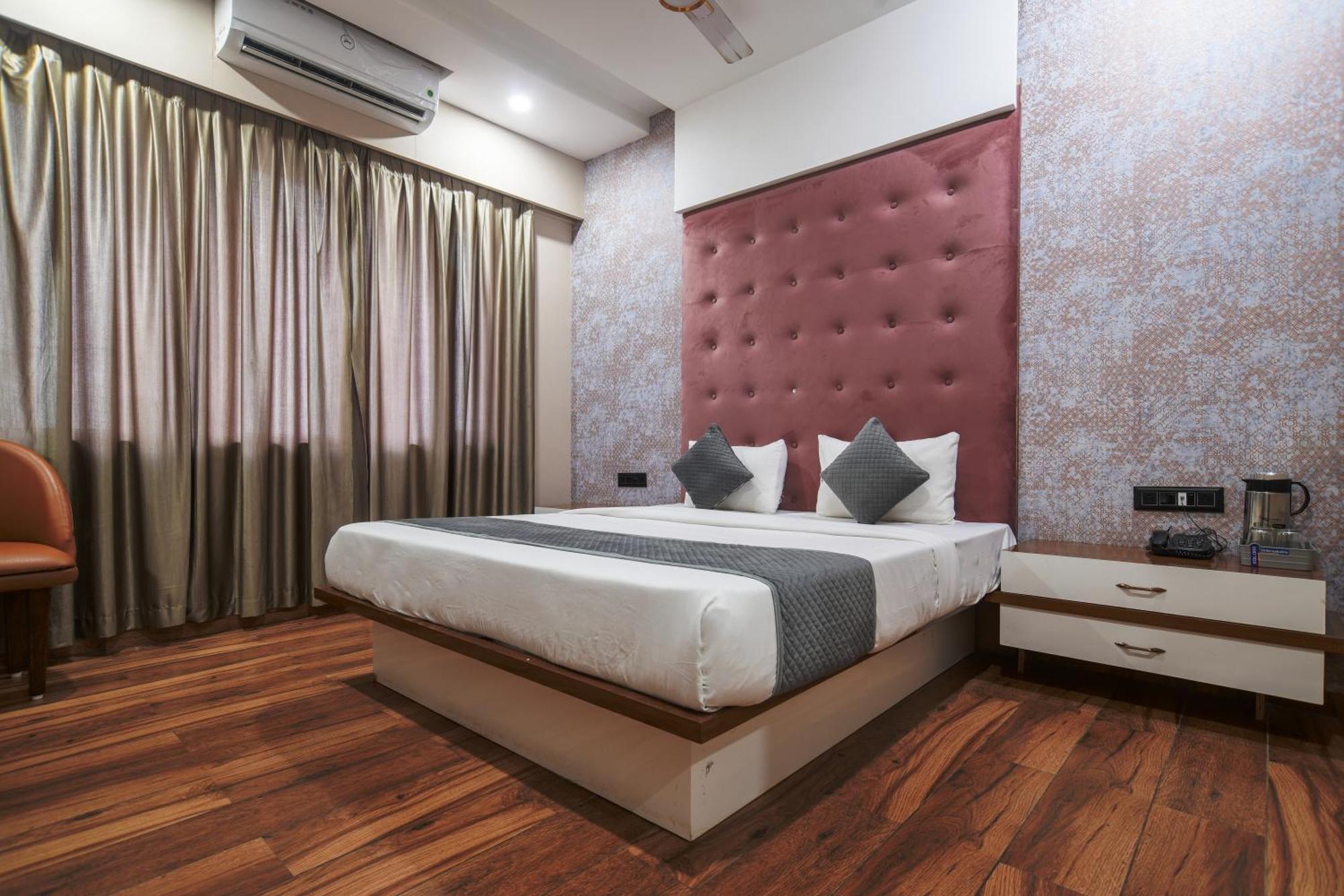 Hotel Miracle 2Km From Mahakal Temple 乌贾因 外观 照片
