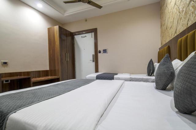 Hotel Miracle 2Km From Mahakal Temple 乌贾因 外观 照片